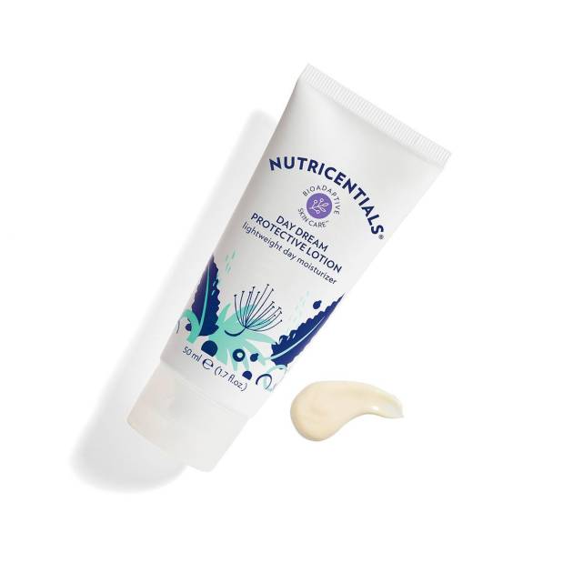 Cremă de zi pentru față - Day Dream Protective Lotion Lightweight Day Moisturizer SPF 30