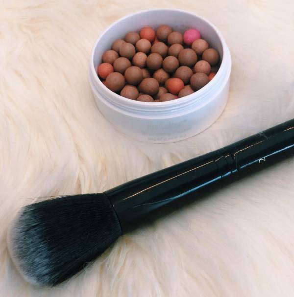 NU COLOUR MULTICOLOURED BRONZING PEARLS - PERLE ILUMINATOARE CU EFECT DE BRONZ & ANTIOXIDANȚI - imagine 4